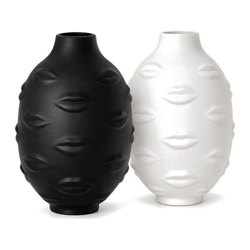 Wazon ceramiczny z reliefem ust 25 cm, matowy, na suche kwiaty - czarny i biały wazon z reliefem ust obok siebie