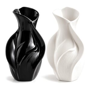 Wazon ceramiczny rzeźbiony w kształcie liści 18 cm, nowoczesny - czarny błyszczący wazon tej samej formy na białym tle, bez linii wymiaru