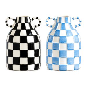 Wazon ceramiczny w szachownicę z uszami 16 cm, czarny lub niebieski - oba warianty kolorystyczne obok siebie na białym tle