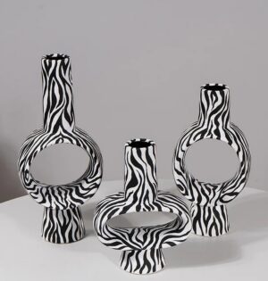 Wazon ceramiczny zebra z otworem, czarno-biały, geometryczny 20-30 cm - jasna jadalnia, komplet trzech wazonów na stole