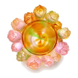 Wazon ze szkła artystycznego z tulipanami 18 cm, bursztynowo-różowy - widok z góry na otwór i wieniec tulipanów, białe tło