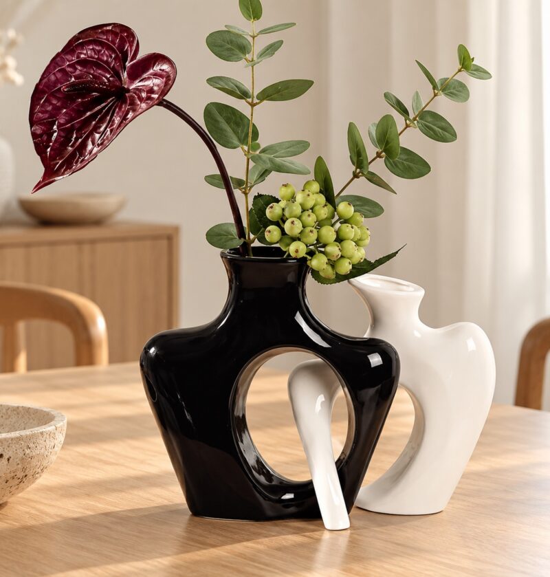 Zestaw 2 splecionych wazonów ceramicznych 19 cm, para, nowoczesny - nowoczesna jadalnia, czarno-biały zestaw z anturium i eukaliptusem na stole